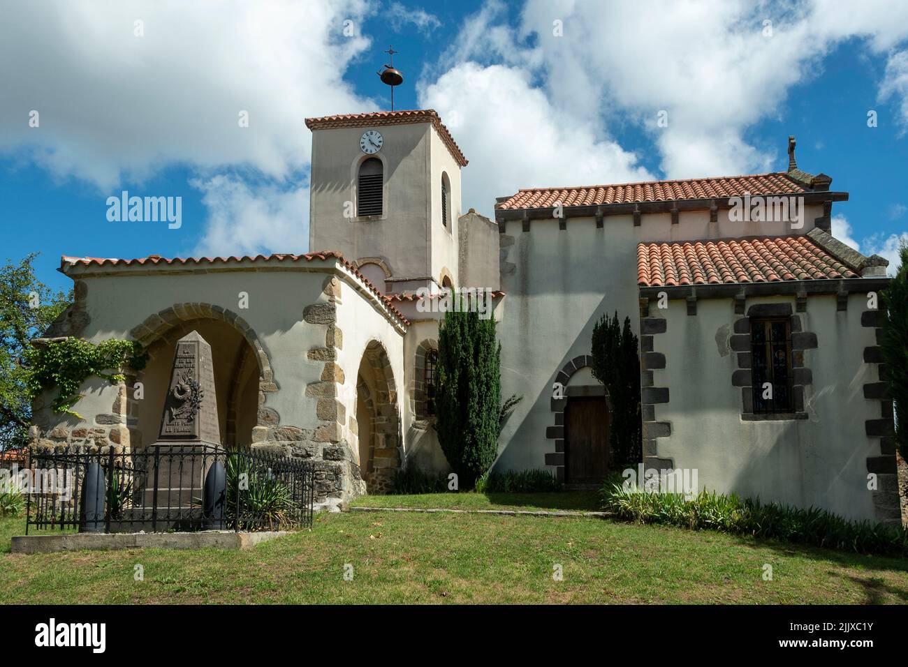 La chapelle sur usson Fotos und Bildmaterial in hoher Auflösung Alamy