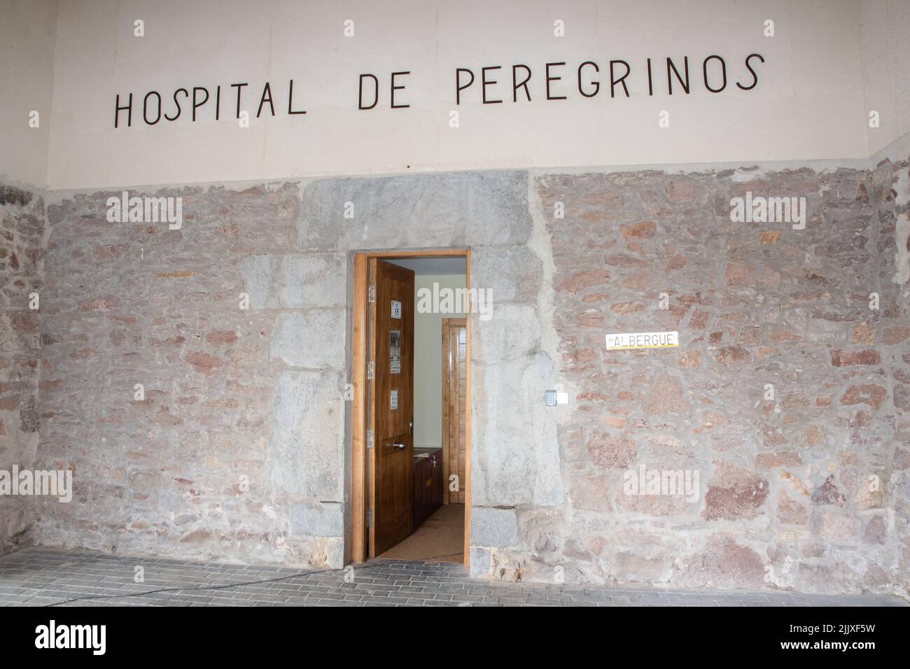 Hospital de Perergrinos, angeschlossen an die Parroquia Isla (San Julián y Santa Basilisa) Stockfoto