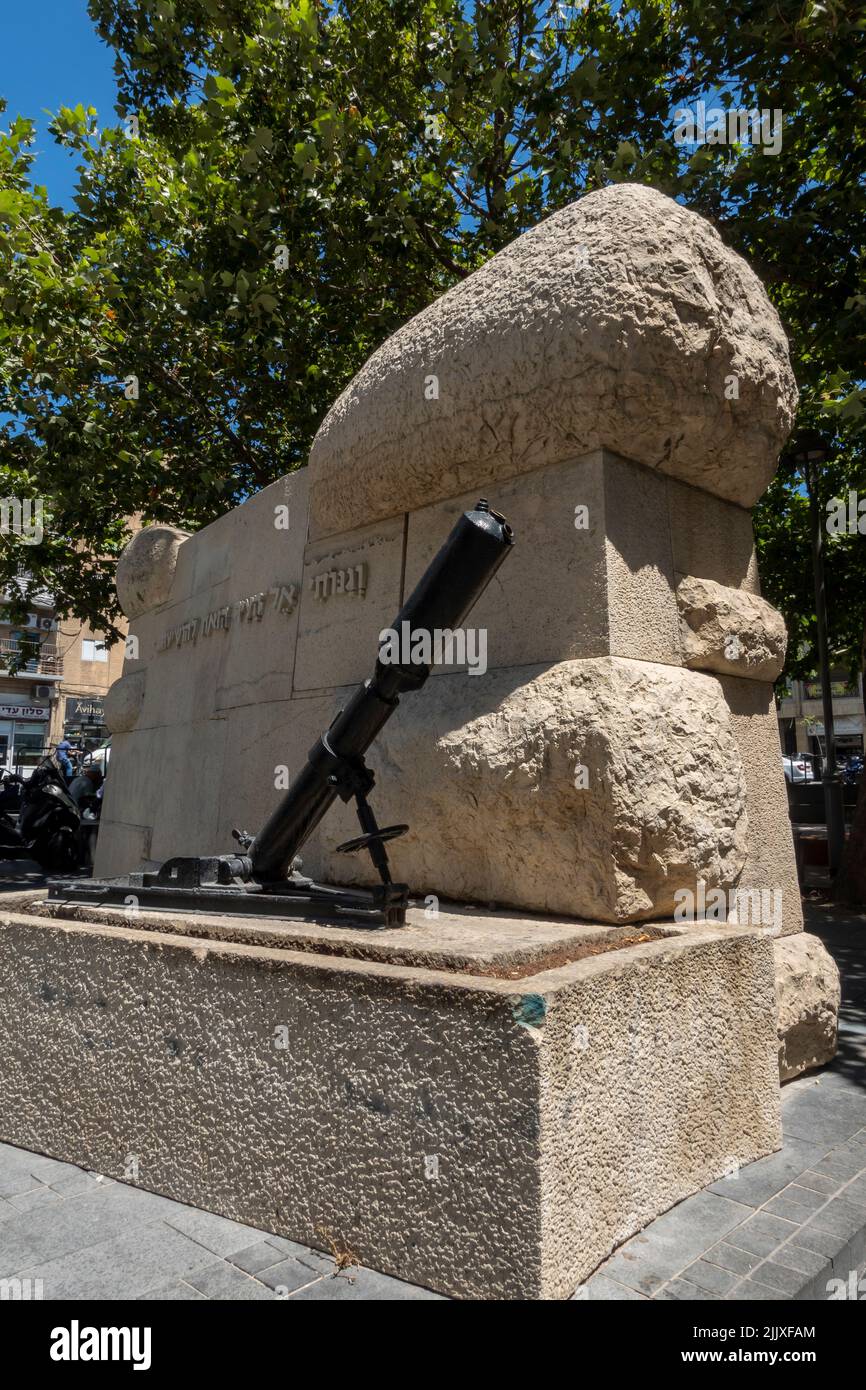 Gedenkstätte für die Davidka, ein hausgemachter israelischer Mörser, der während des Unabhängigkeitskrieges von 1948 zur Verteidigung Jerusalems und anderer Städte verwendet wurde und von Asher Hiram entworfen wurde. Er befindet sich auf dem Davidka-Platz in der Jaffa Straße West Jerusalem Israel Stockfoto