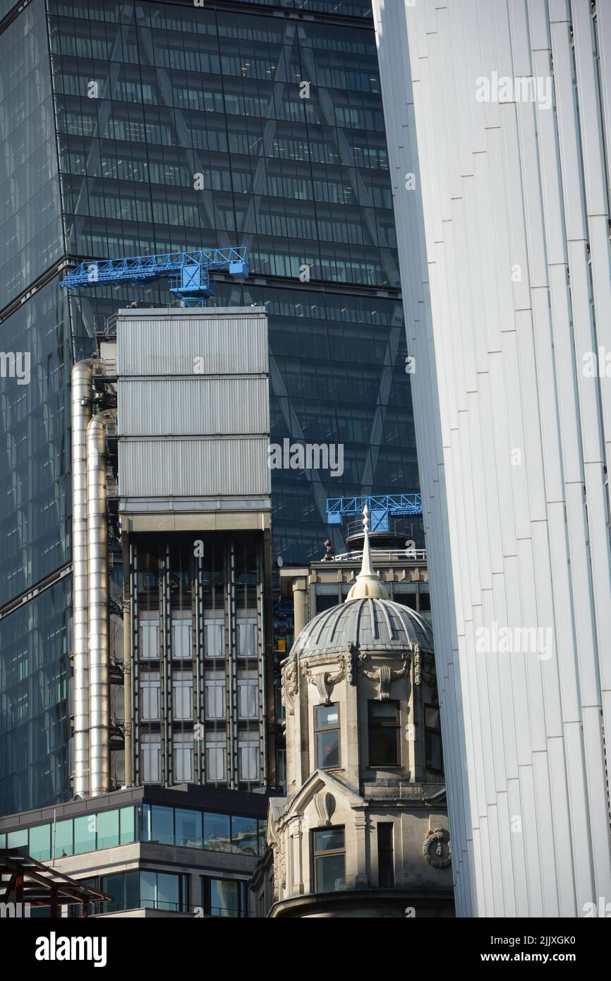 Vergrößerte Ansicht verschiedener Gebäude im Finanzviertel von London. Stockfoto