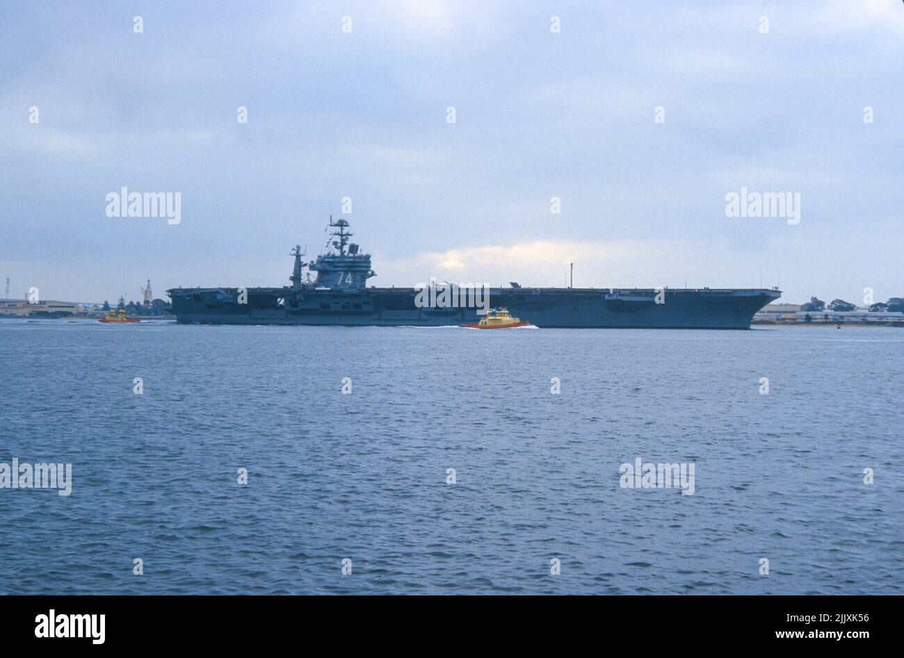 Die USS John C. Stennis CVN-74 verlässt NAS North Island, Coronado, Kalifornien, um auf das offene Meer zu gelangen Stockfoto