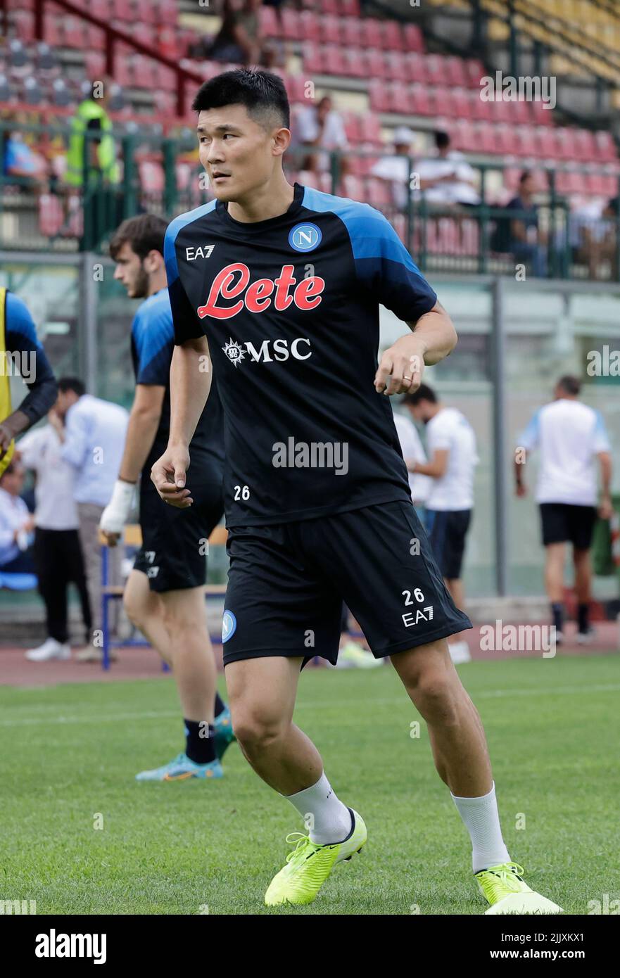 Der koreanische Verteidiger von SSC Napoli, Kim Min Jae, blickt auf das Trainingslager des SSC Napoli 2022-23 in Castel di Sangro Stockfoto