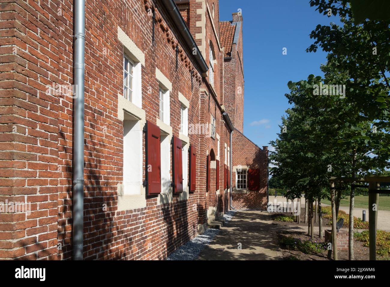 Außenwand des Häuptnerschlosses Steinhaus Bunderhee in Bunde, Ostfriesland, Niedersachsen, Deutschland. Stockfoto
