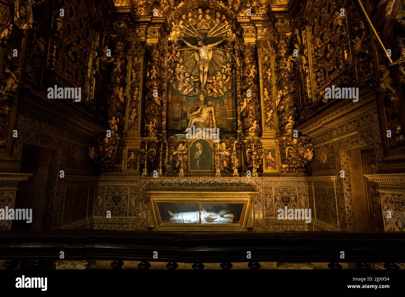 Igreja de São Roque, Lissabon, Portugal - weibliche Heilige Knochen in einer Seitenkapelle Stockfoto