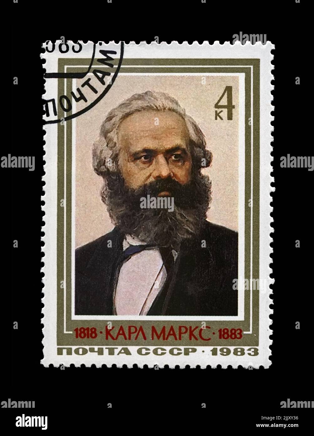 Karl Marx, berühmter Politiker-Führer, Buchautor der Hauptstadt, um 1983. Vintage abgestempelt Poststempel der UdSSR isoliert auf schwarzem Hintergrund. Stockfoto