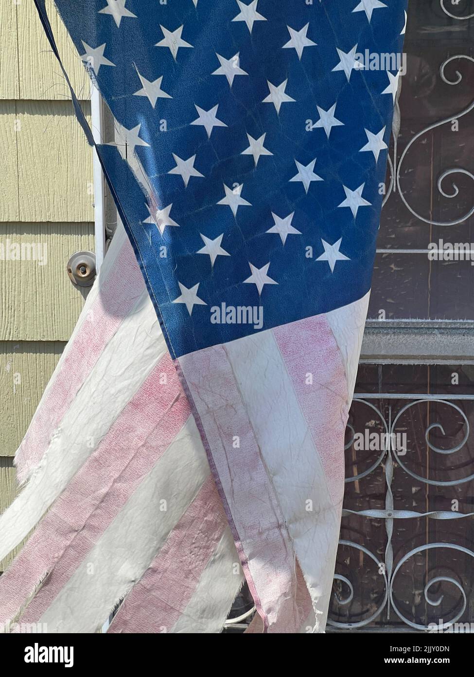 Zerlumpte amerikanische Flagge. Stockfoto
