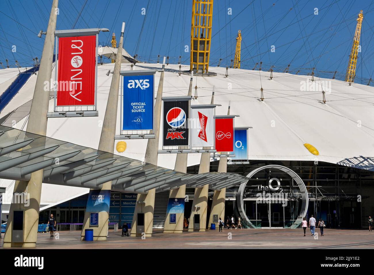 London, England - 2022. Juni: Vorderansicht des Eingangs zur O2 Arena in Greenwich Stockfoto