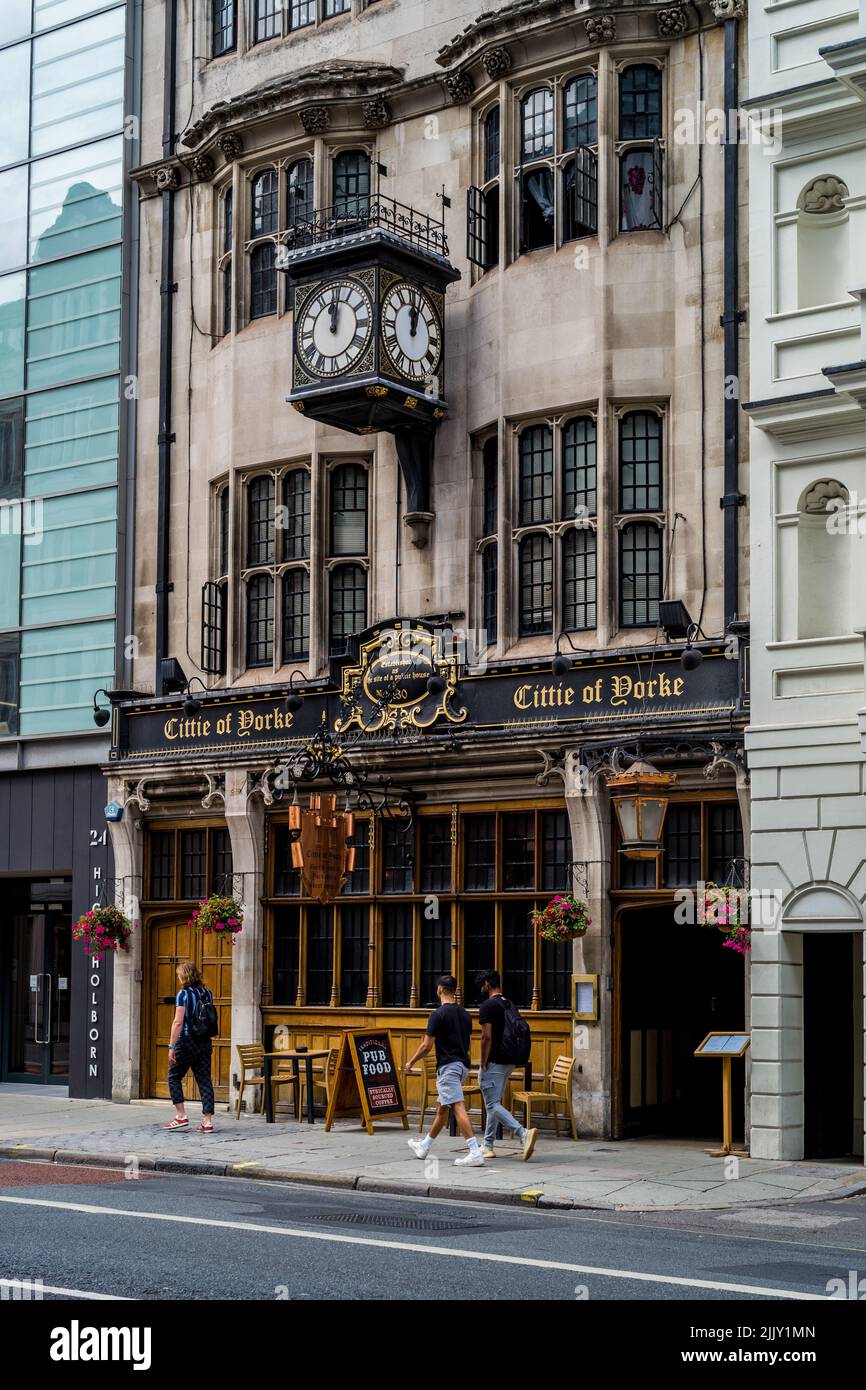 Cittie of Yorke Pub on High Holborn Central London. Cittie of Yorke ist ein börsennotiertes öffentliches Haus der Klasse II an der Londoner High Holborn, Samuel Smith Brewery. Stockfoto
