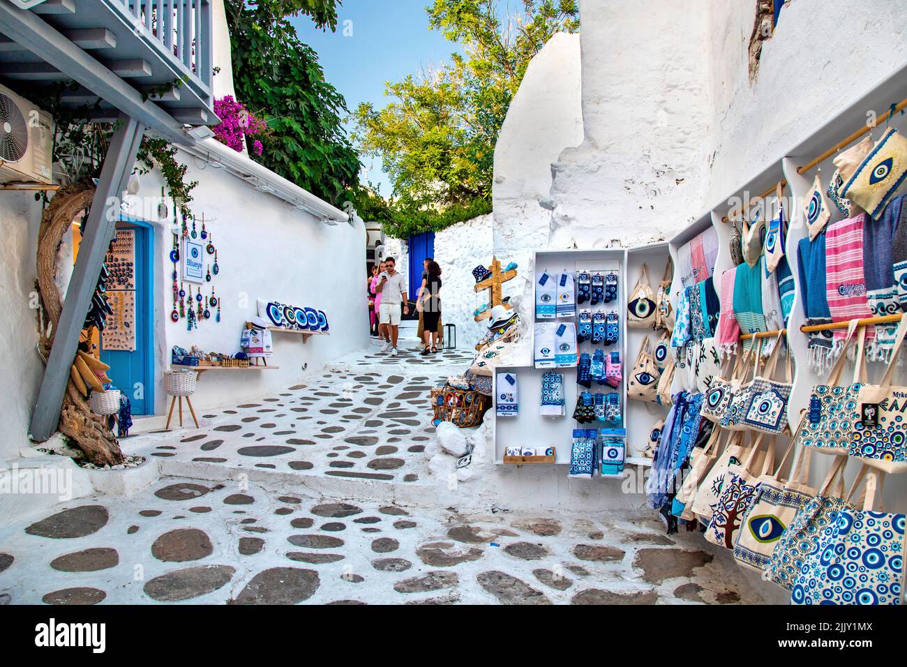 „Blue Eye“-Geschäft in der Chora der Insel Mykonos, Kykladen, Ägäis, Griechenland. Stockfoto