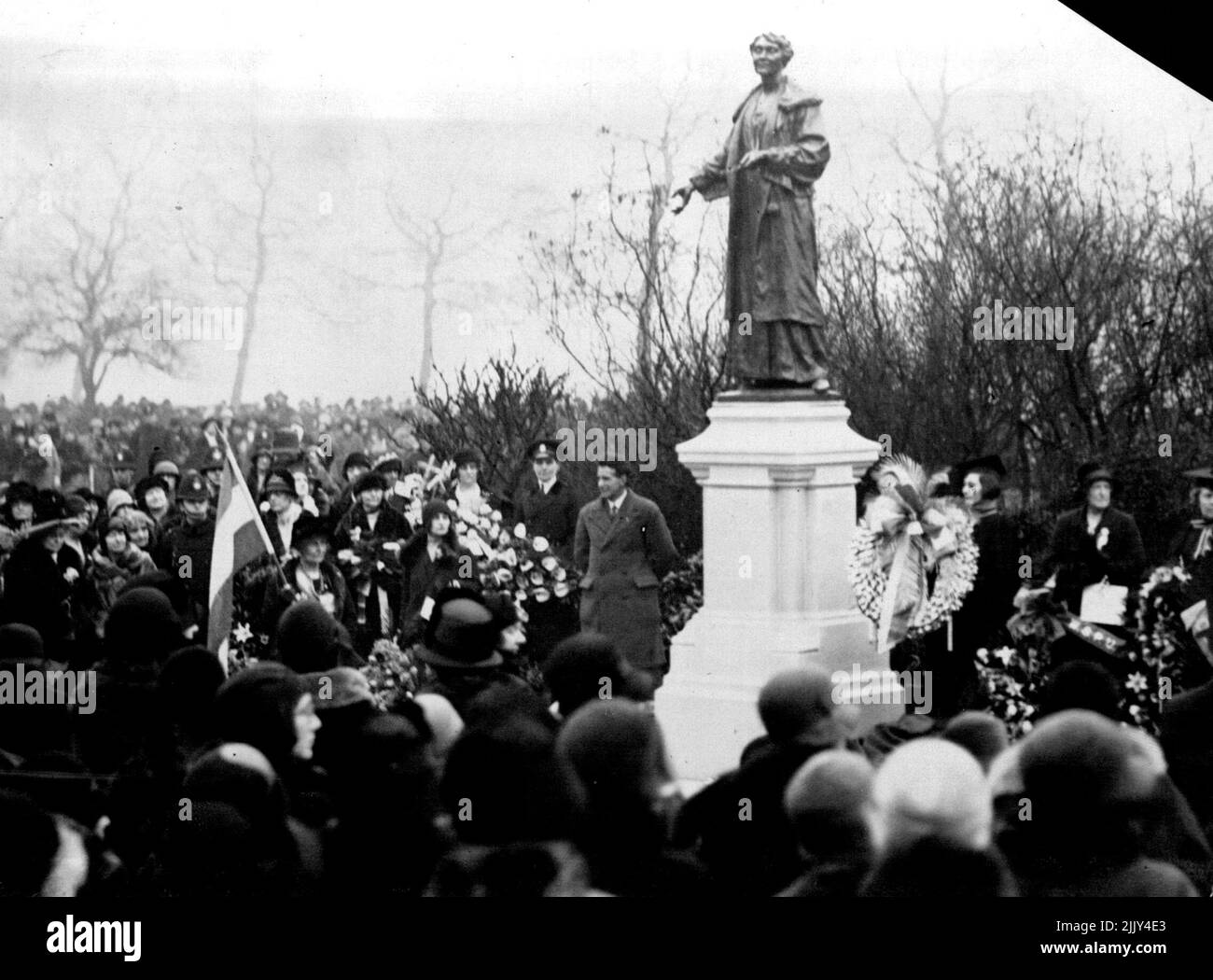 Das Denkmal von Frau Pankhurst wurde enthüllt. Die Enthüllung des Denkmals für Frau Pankhurst heute Morgen. 06. März 1930. (Foto von International Graphic Press). Stockfoto