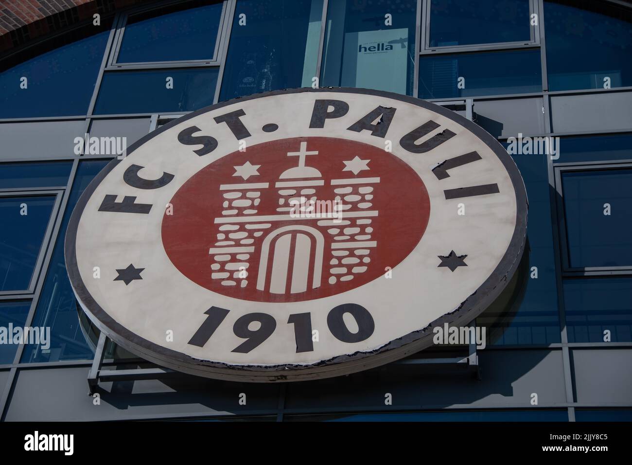 Hamburg, Deutschland 23. Juni 2022, das Logo des Fußballvereins FC St. Pauli Stockfoto