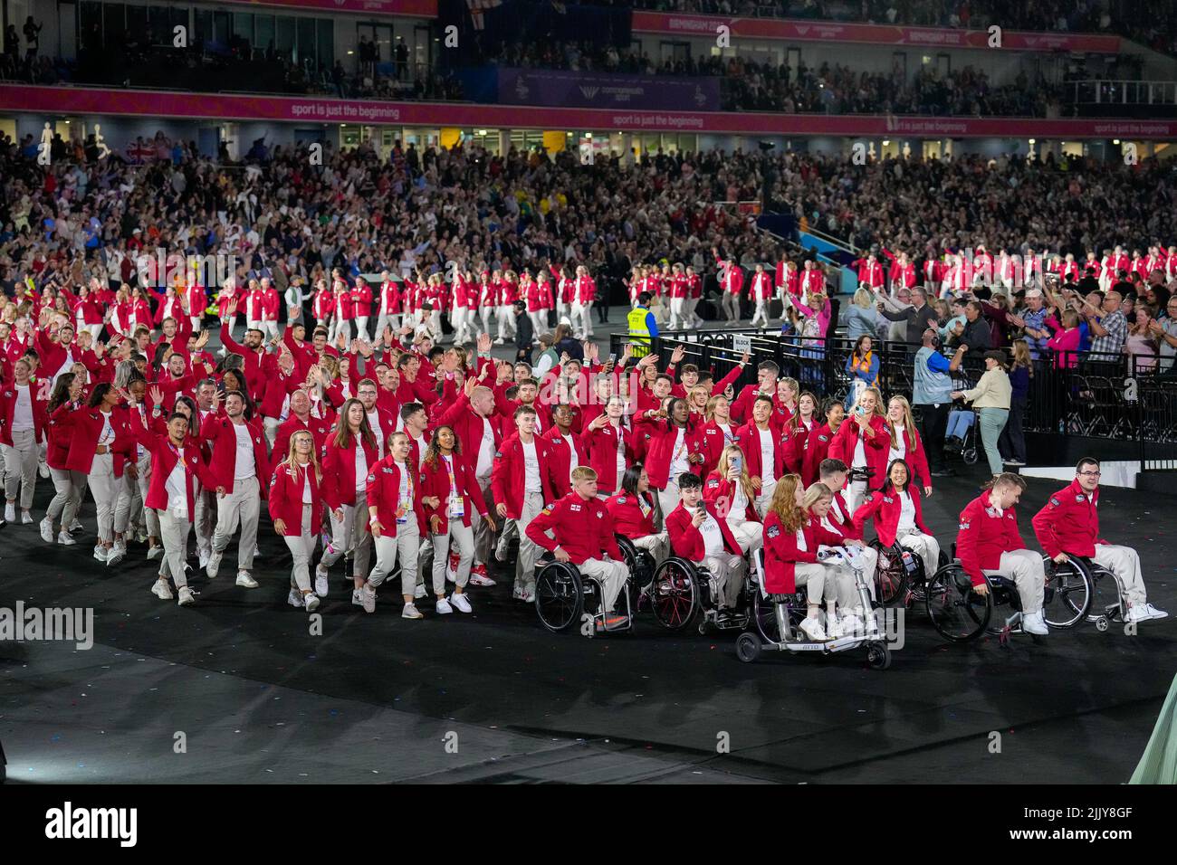 Birmingham, Großbritannien. 28.. Juli 2022. Das englische Team während der Eröffnungsfeier der Commonwealth Games 2022 im Alexander Stadium, Birmingham, England am 28. Juli 2022. Foto von David Horn. Quelle: Prime Media Images/Alamy Live News Stockfoto