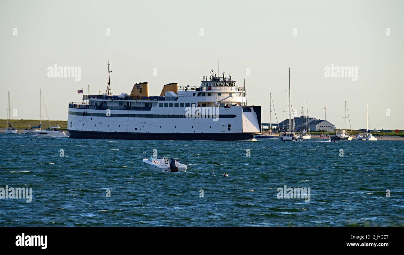 Eagle-Auto und Passagierfähre. Die Route von Hyannis nach Nantucket ist seit 1987 ein Arbeitspferd.Sie verlässt den Hafen von Hyannis am 4. Juli. Stockfoto