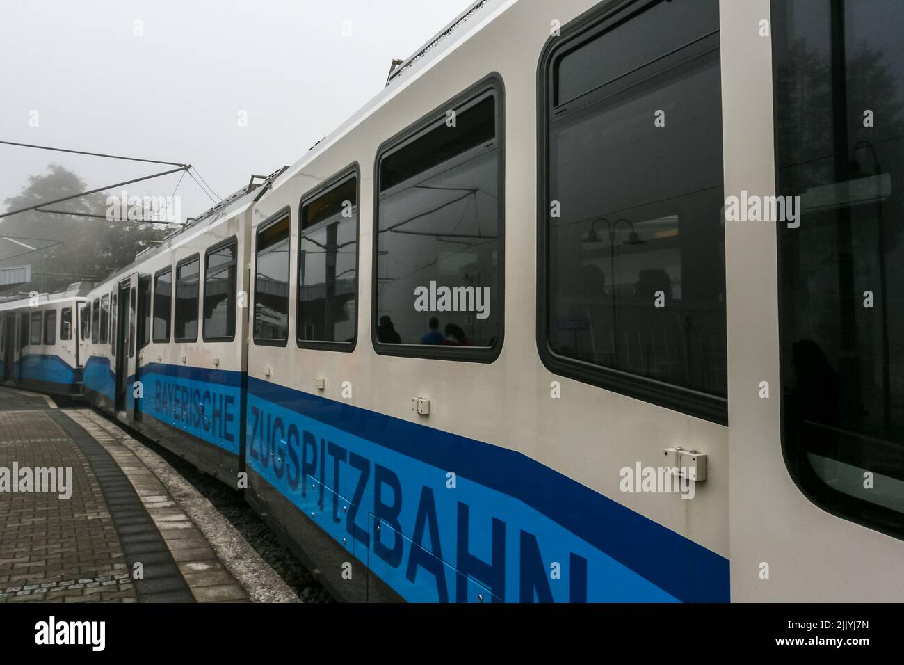 Die Zahnradbahn Zugspitze am Bahnhof Eibsee ist Teil der Bayerischen Zugspitzbahn. Garmisch, Bayern, Deutschland - 2018 SEP Stockfoto