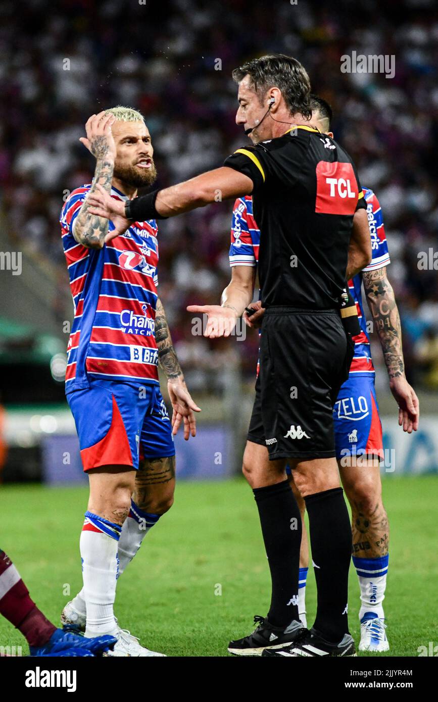 Fortaleza, Brasilien. 28.. Juli 2022. CE - Fortaleza - 28/07/2022 - COPA DO BRASIL 2022, FORTALEZA X FLUMINENSE - Lucas Lima jogador do Fortaleza reclama com a arbitragem durante partida contra o Fluminense no estadio Arena Castelao Pelo campeonato Copa do Brasil 2022. Foto: Kely Pereira/AGIF/Sipa USA Quelle: SIPA USA/Alamy Live News Stockfoto