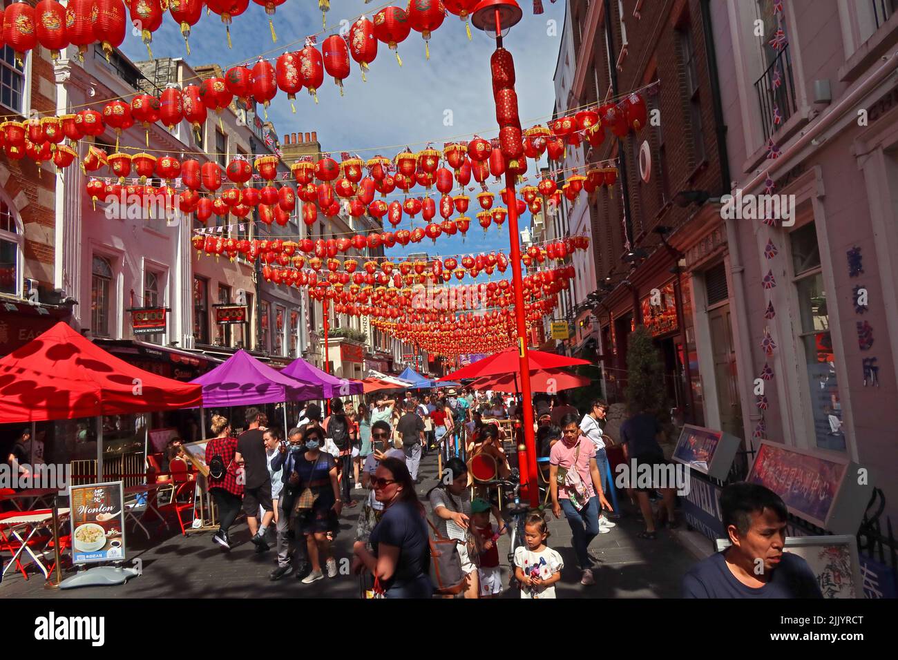 Chinesische rote Laternen in Gerard Street, Soho, London, England, Großbritannien, W1D 5QD Stockfoto