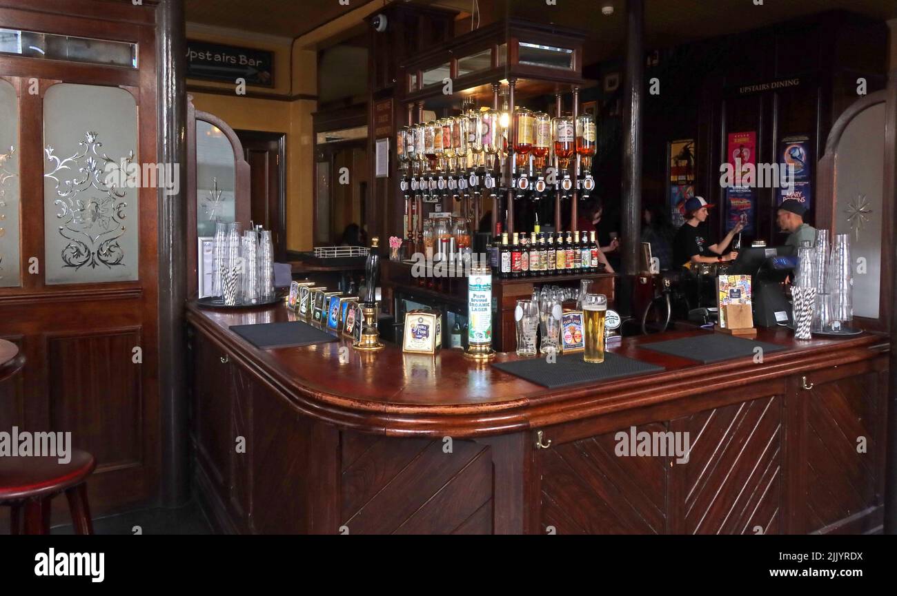 Bar & Spirit Optics, im White Horse Sam Smiths Pub, Soho, 45 Rupert Street Soho London, England, UK, W1D 7PJ Stockfoto