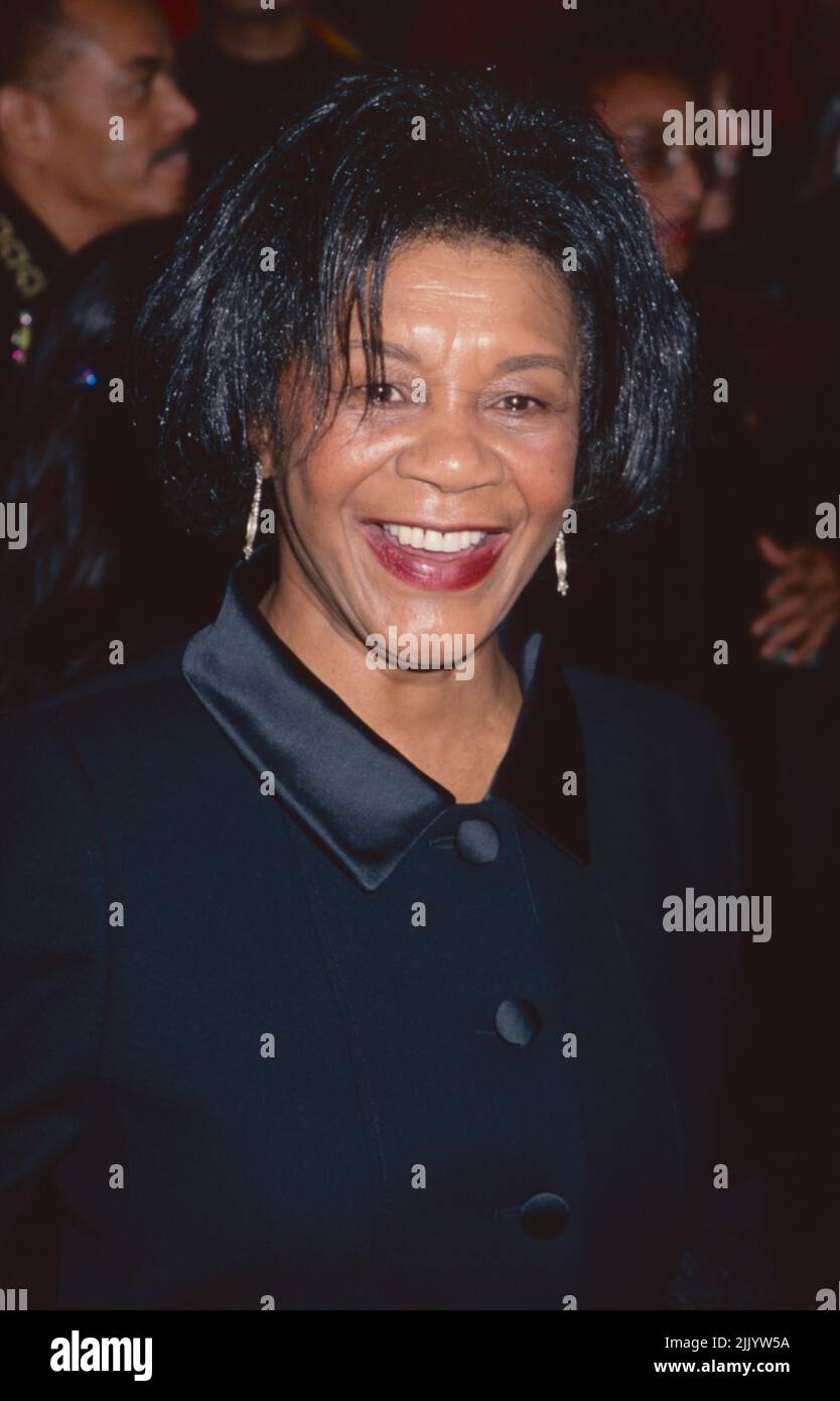 **DATEI FOTO** Mary Alice ist am 85 gestorben. Mary Alice nimmt am 7. Dezember 1998 an der Premiere von „Down in the Delta“ im Astor Plaza Theatre in New York City Teil. Foto: Henry McGee/MediaPunch Stockfoto