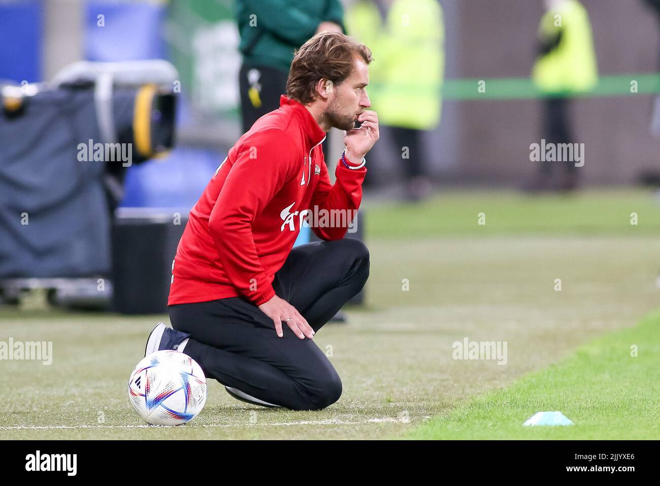 Danzig, Polen. 28.. Juli 2022. Trainer Tomasz Kaczmarek während des UEFA Europa Conference League-Spiels zwischen Lecha Danzig und SK Rapid Vienna in Danzig gesehen. (Endnote; Lechia Gdansk 1:2 SK Rapid Vienna) (Foto: Tomasz Zasinski/SOPA Images/Sipa USA) Quelle: SIPA USA/Alamy Live News Stockfoto