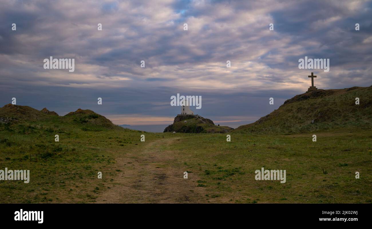 Ynys Llanddwyn Leuchtturm und Kreuz Stockfoto