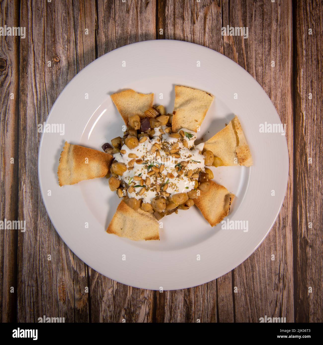 Orientalisches Rezept Aubergine und KichererbsenFatteh, Pita