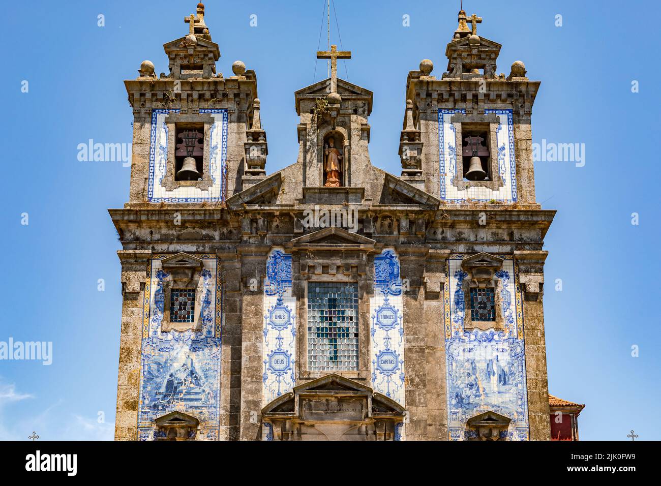 Die mit Azulejos geschmückte Kirche Santo Ildefonso im Zentrum von Porto, Portugal Stockfoto