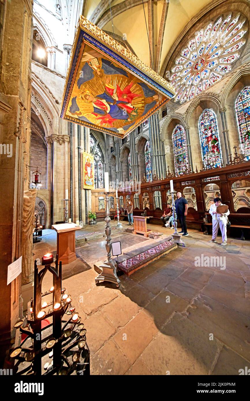 Durham Cathedral erbaut 1093 von den Normannen ist es ein UNESCO-Weltkulturerbe gezeigt wird das Grab von St. Cuthbert mit gewölbtem Dach und Säulen und die EA Stockfoto