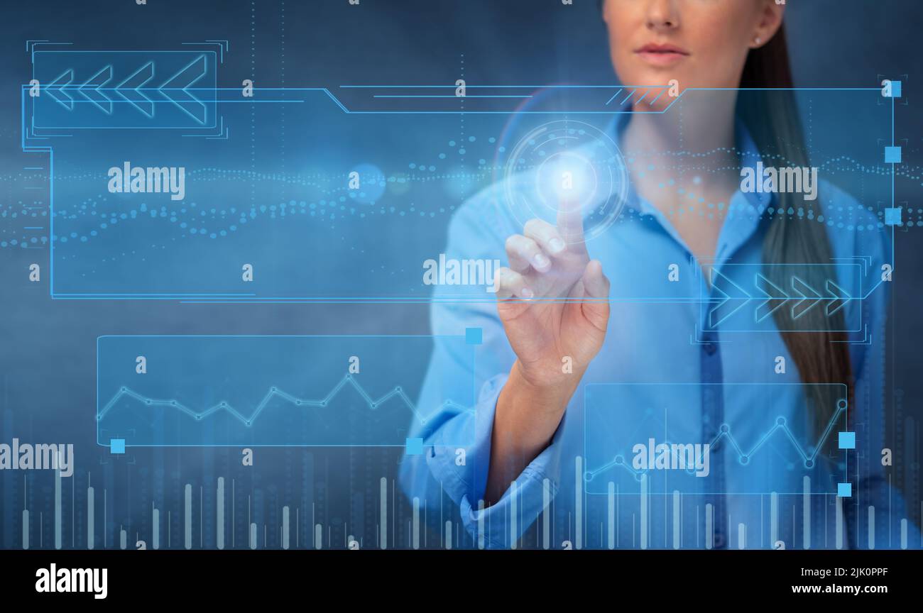 Junge Frau berührt einen virtuellen Bildschirm. Unternehmenstechnologie Stockfoto