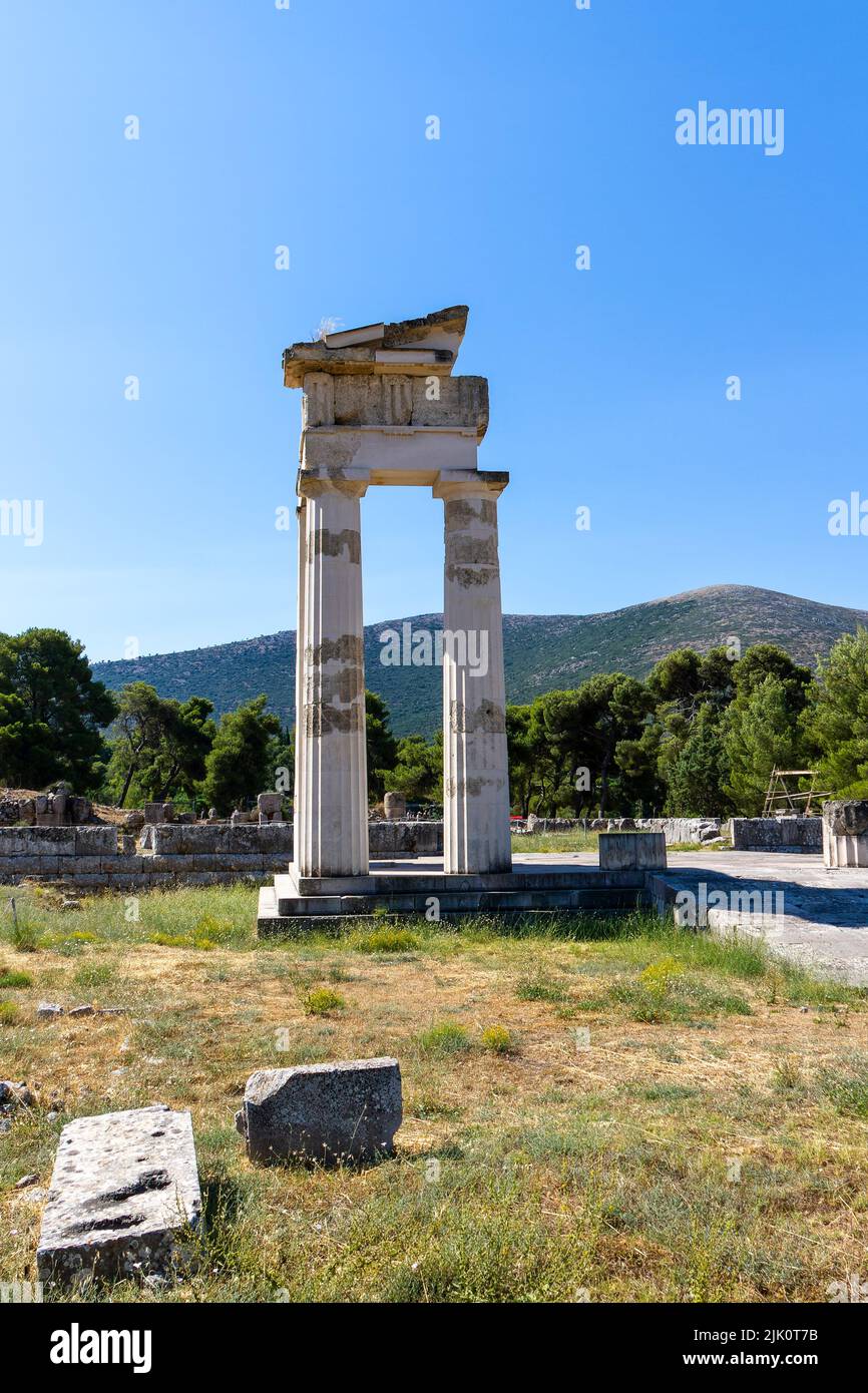 Epidaurus, Griechenland, 17. Juli 2022. Archäologische Stätte. Epidaurus war eine alte religiöse Stätte und ein Dorf auf der fruchtbaren Argolis-Ebene der Stockfoto