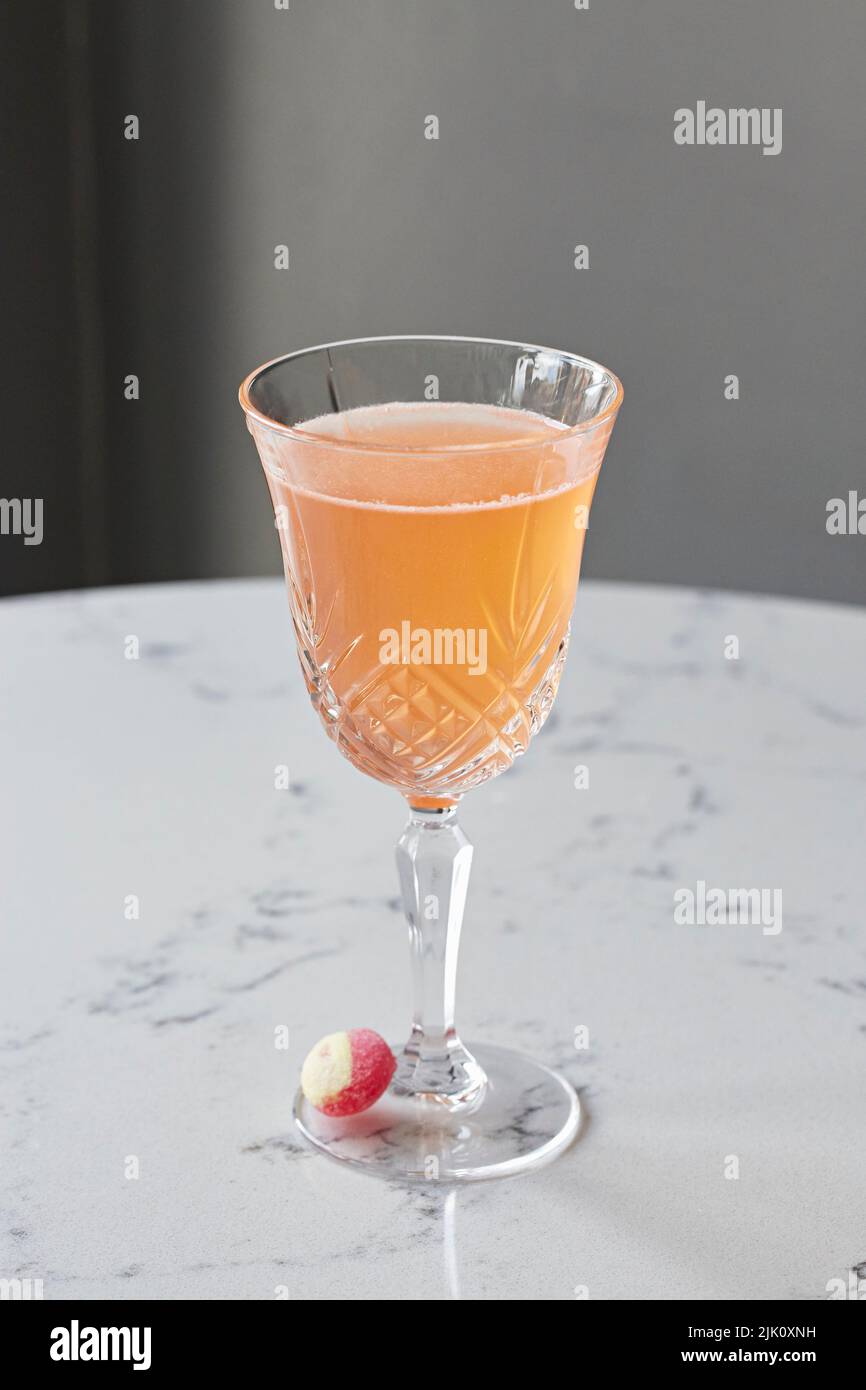 Ein Cocktail aus Rhabarber und Vanille Stockfoto