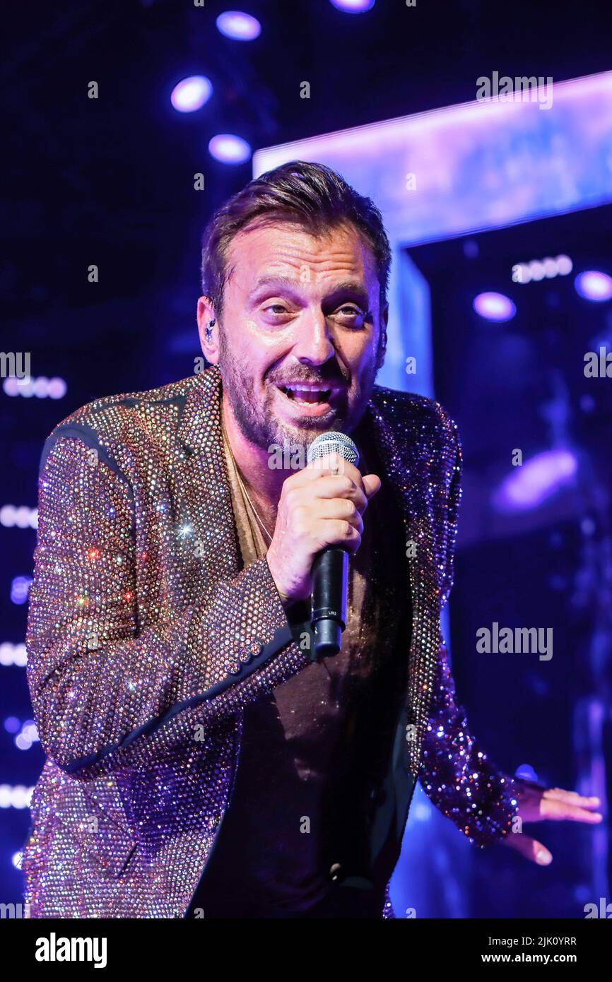 Der italienische Sänger Cesare Cremonini spielt live im Giuseppe Meazza Stadium in San Siro (Foto: Mairo Cinquetti / SOPA Images/Sipa USA) Stockfoto