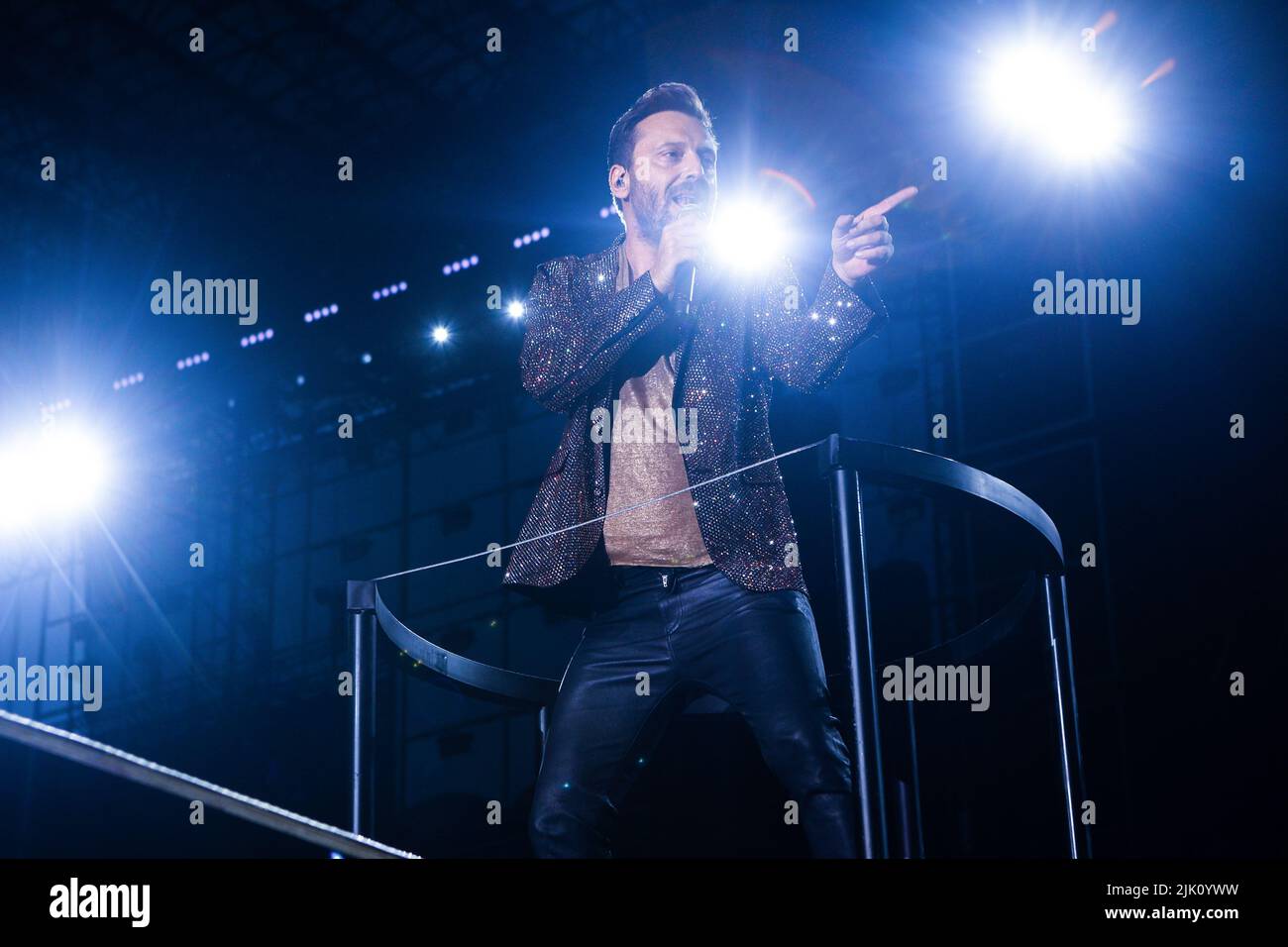 Der italienische Sänger Cesare Cremonini tritt live im Giuseppe Meazza Stadium in San Siro auf Stockfoto