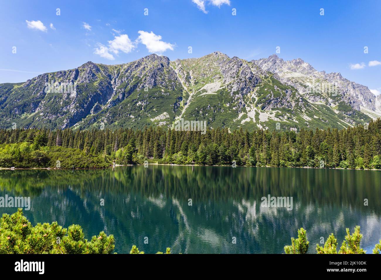 Der Poprader Bergsee, oder Popradske Pleso, ist der Bergsee in der Hohen Tatra, Slowakei Stockfoto