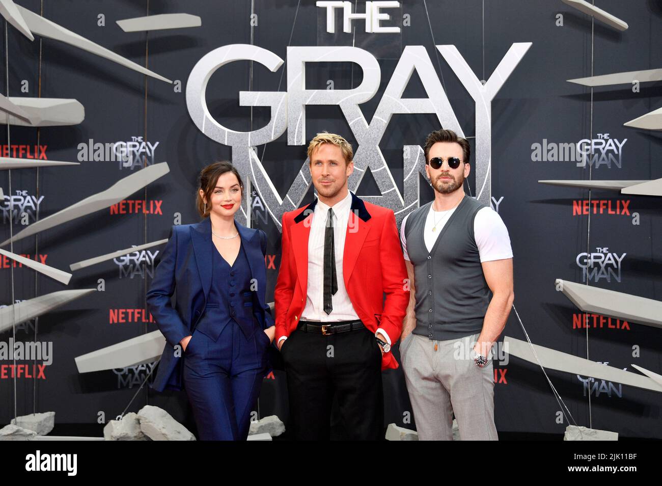 Ana De Armas, Ryan Gosling und Chris Evans nehmen am 18. Juli 2022 in Berlin an der Netflix Special Screening im Zoo Palast Teil. Stockfoto