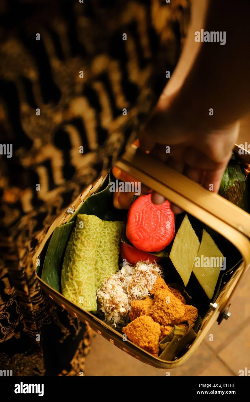 Verschiedene süße und herzhafte Snacks aus Manado, Nord-Sulawesi Stockfoto