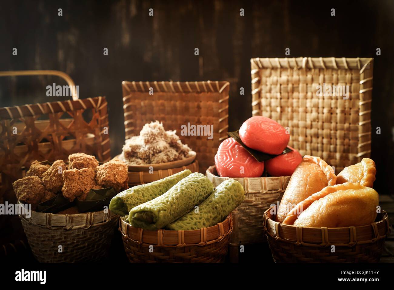 Verschiedene süße und herzhafte Snacks aus Manado, Nord-Sulawesi Stockfoto