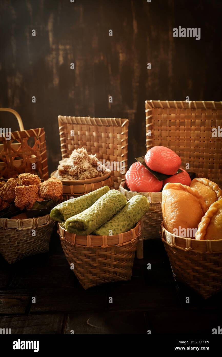 Verschiedene süße und herzhafte Snacks aus Manado, Nord-Sulawesi Stockfoto