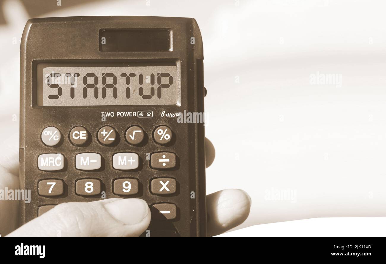 Word-Startup auf Rechner-Display, Strandlandschaft. Neues Geschäftskonzept. Stockfoto