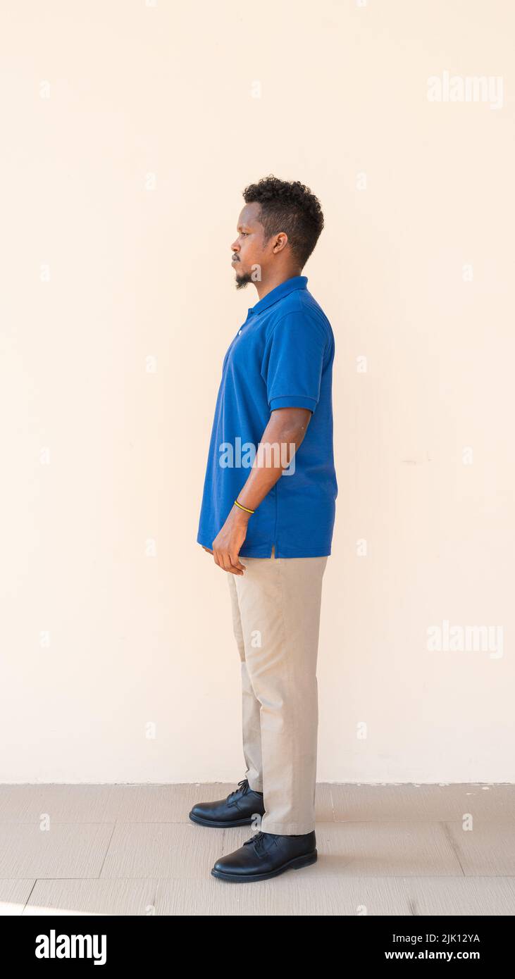 Porträt eines hübschen jungen afrikanischen Mannes Stockfoto