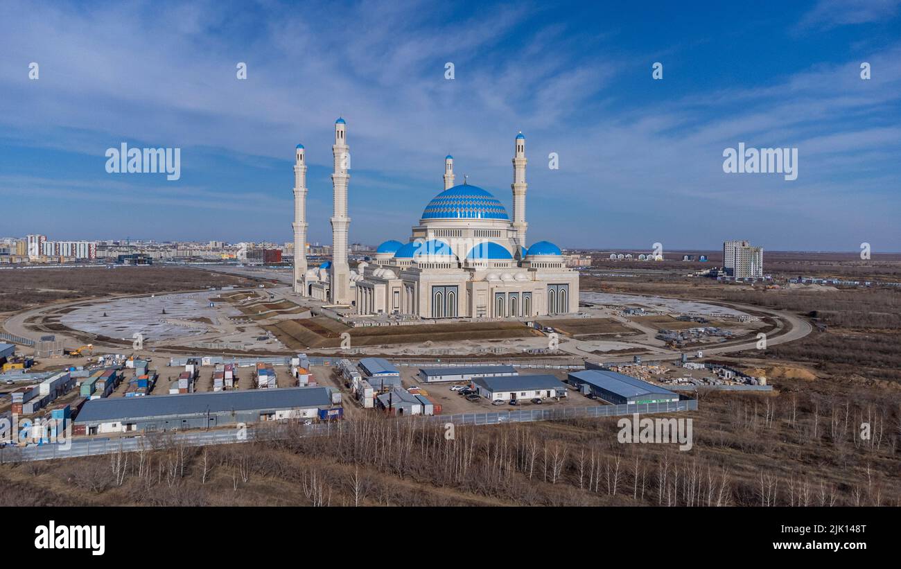 Luftaufnahme der Großen Moschee, nur Sultan, ehemals Astana, Hauptstadt von Kasachstan, Zentralasien, Asien Stockfoto