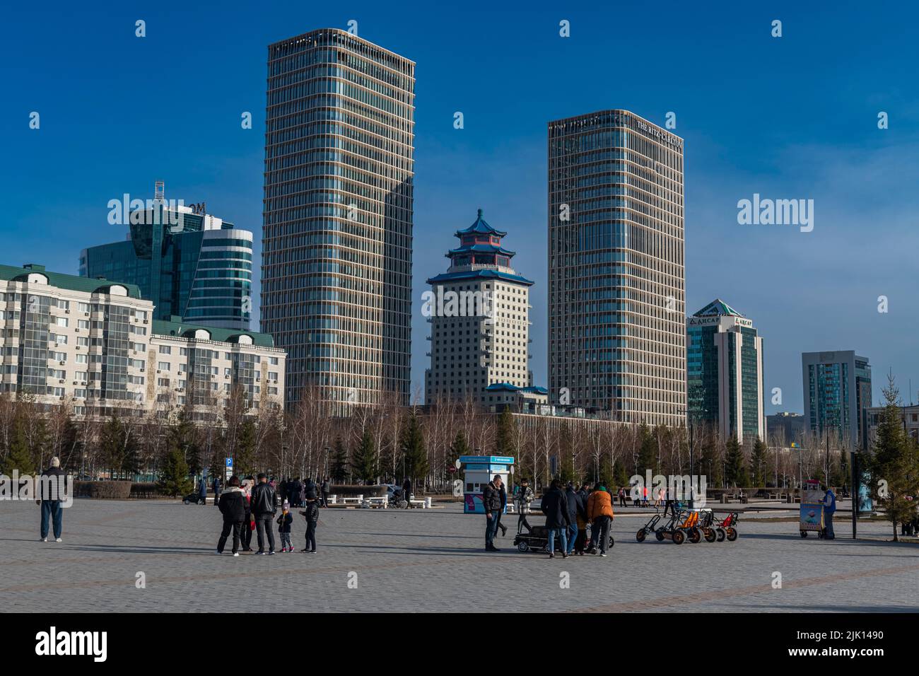 Wolkenkratzer, nur Sultan, ehemals Astana, Hauptstadt von Kasachstan, Zentralasien, Asien Stockfoto