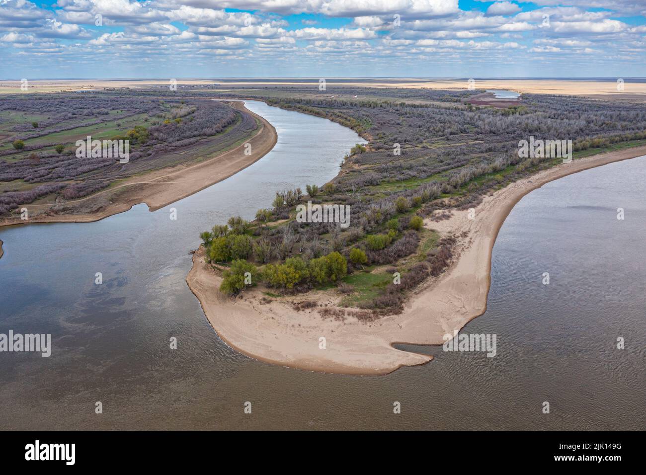 Luftaufnahme des unteren Ural-Flusses, Saray Yuek, Atyrau, Kasachstan, Zentralasien, Asien Stockfoto