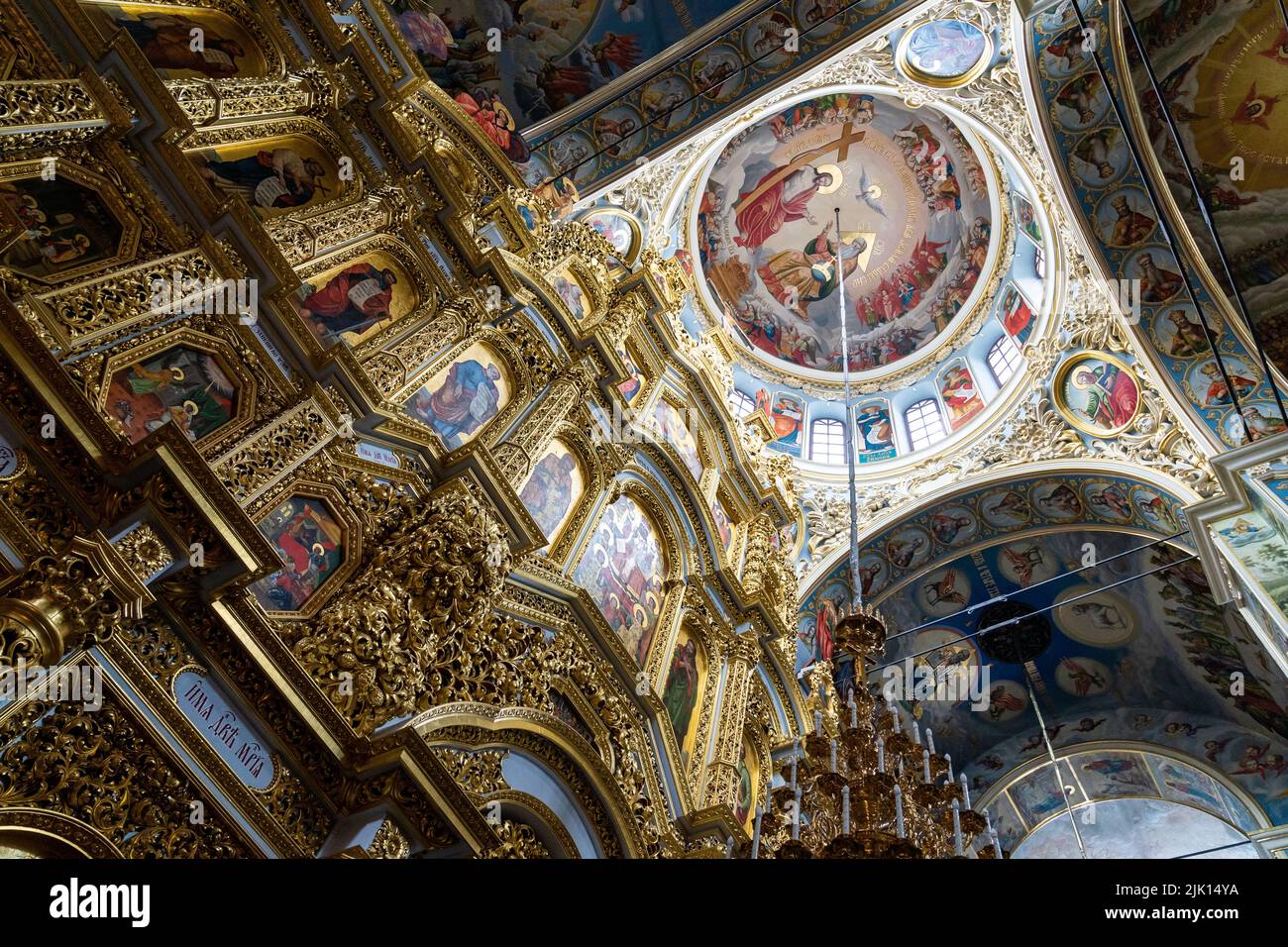 Das Innere der Kathedrale der Heiligen Dormition der Ukrainischen Orthodoxen Kirche, Kiew (Kiew), Ukraine, Europa Stockfoto