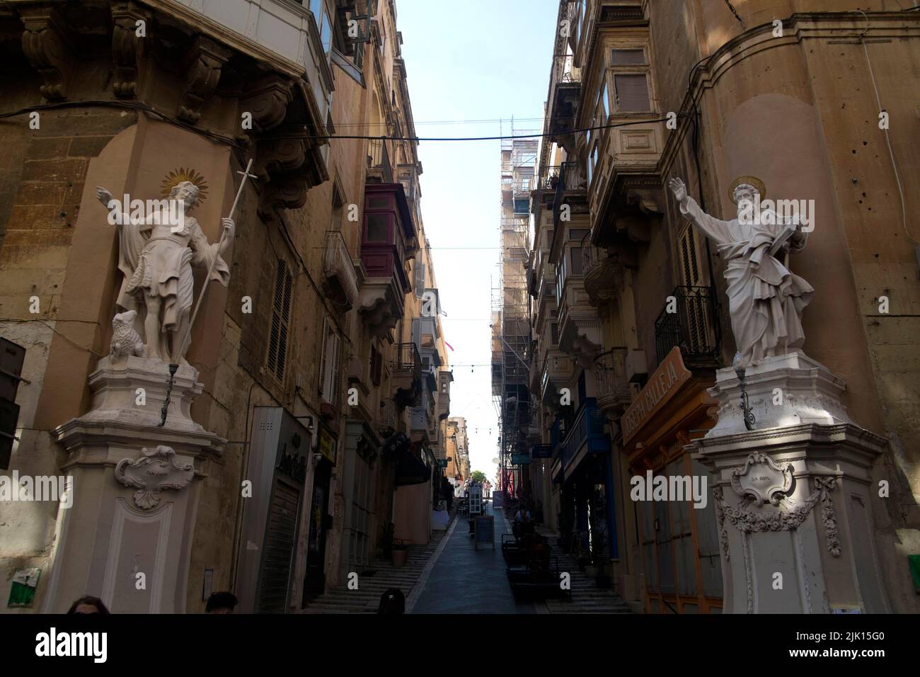 Zwei Ecken in der Straße von Valletta, Malta, Mittelmeer, Europa Stockfoto