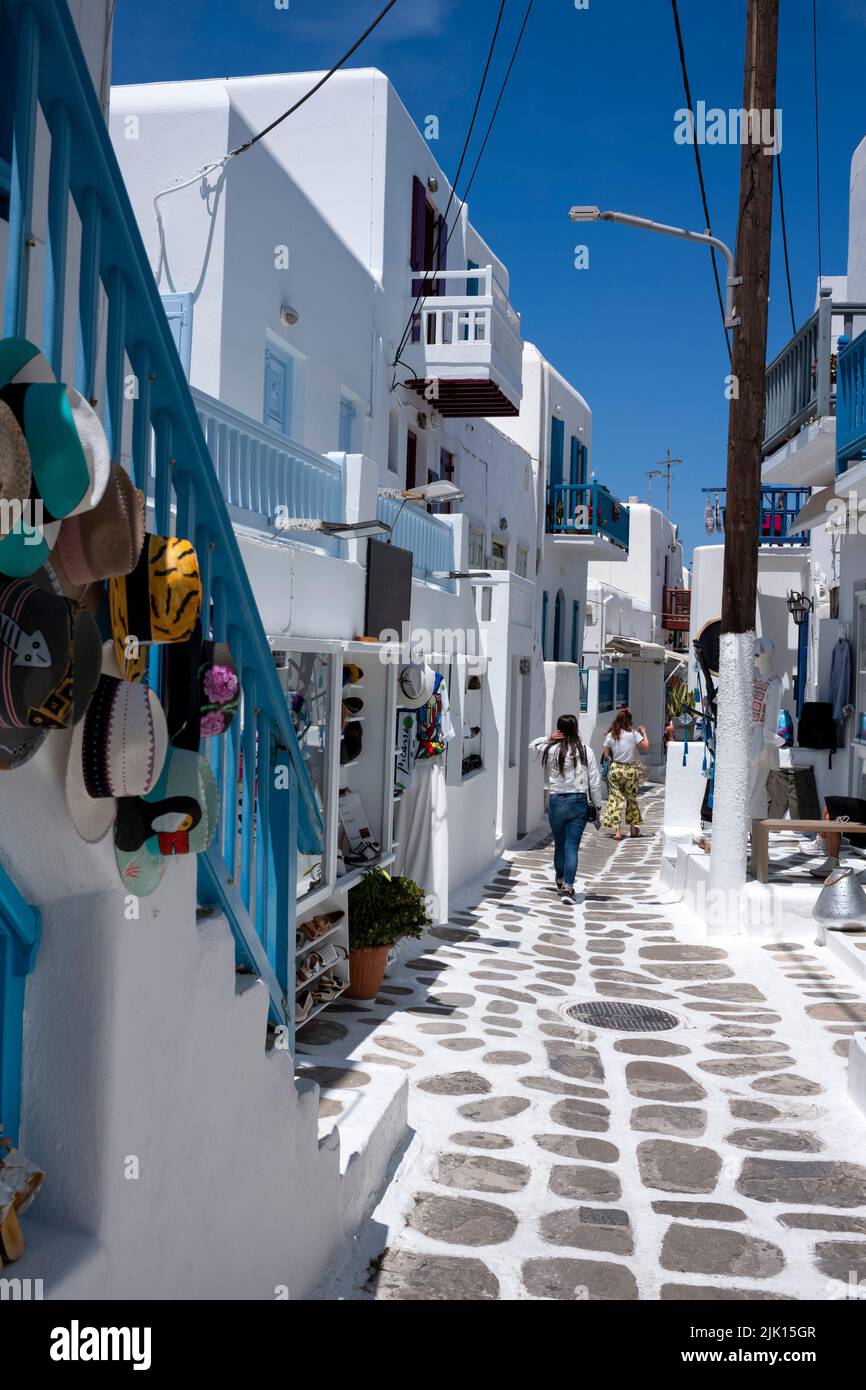 Eine ruhige Straße in der Altstadt von Mykonos, Mykonos, den Kykladen, der Ägäis, den griechischen Inseln, Griechenland, Europa Stockfoto