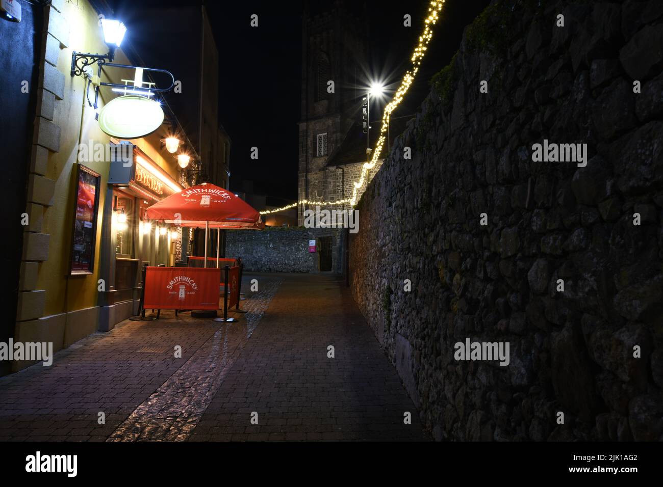 Paris Texas Bar und Restaurant Hinterhof, St. Mary's Lane, Kilkenny, Irland Stockfoto