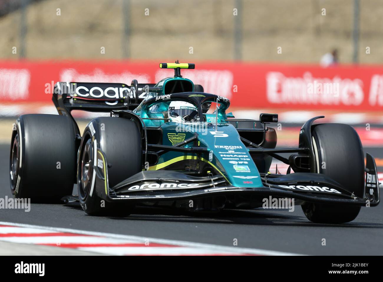 Sebastian Vettel von Aston Martin auf Kurs beim freien Training 1 vor dem Grand Prix von Ungarn F1. Stockfoto