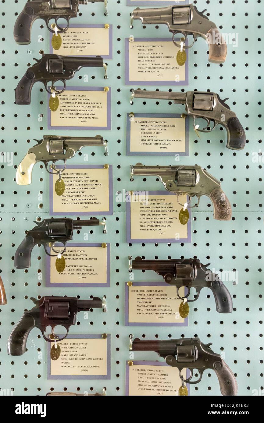 Claremore, Oklahoma - das Davis Arms & Historical Museum, in dem die größte private Waffensammlung der Welt ausgestellt wird. Die Waffen oder Stockfoto