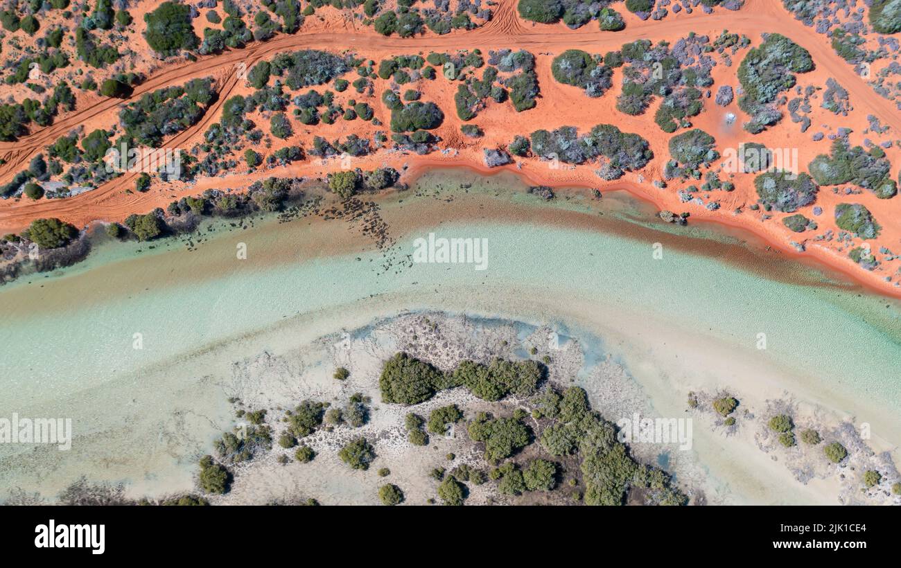 Blick aus der Vogelperspektive auf Monkey Mia und die kleine Lagune in Westaustralien Stockfoto