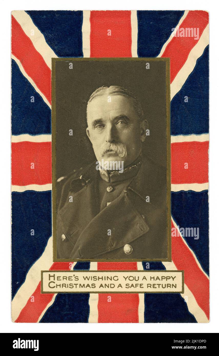 Die Originalpostkarte aus dem Jahr WW1, die den Kampftruppen eine moralische Auftrieb gab, zeigt einen Union Jack mit einem Porträt des Feldmarschalls John Denton Pinkstone French, 1. Earl of Ypern (1852-1925) in Militäruniform - Foto: Reginald Haines, Datiert um 1915, gedruckt in London, Großbritannien Stockfoto